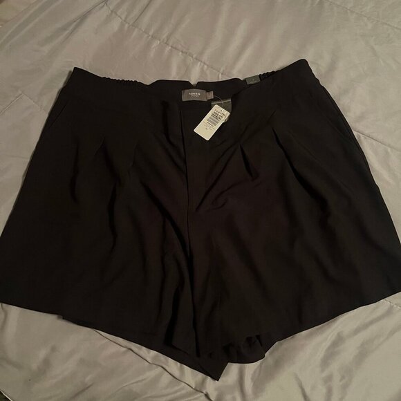 Torrid Size 24 (3xl) Wide Leg Studio Crepe Shorts - Black - Picture 4 of 7